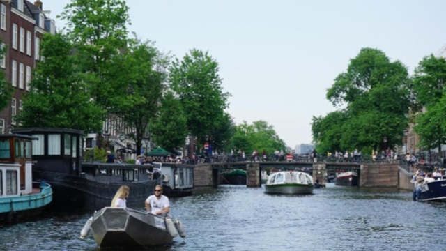 Kesungguhan Amsterdam Melawan Turis